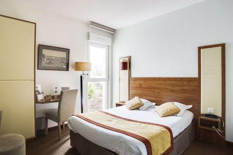 Brit Hotel De La Cote Des Havres Lessay Номер фото
