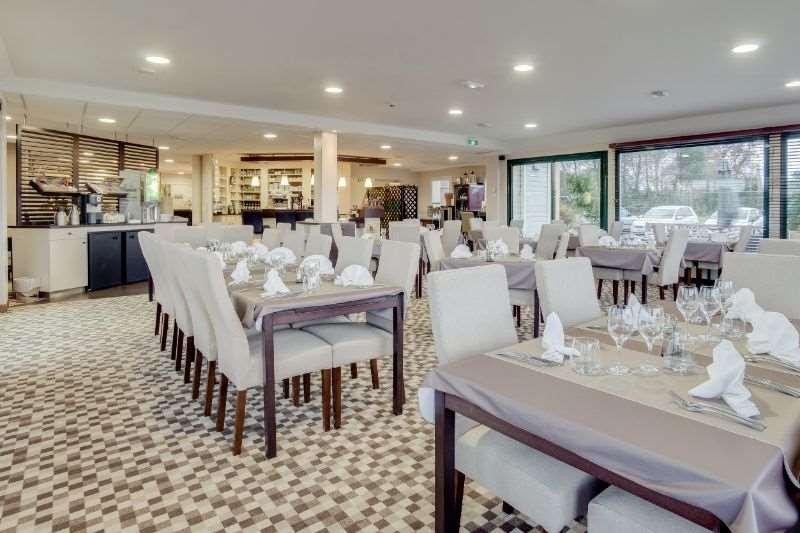 Brit Hotel De La Cote Des Havres Lessay Ресторан фото