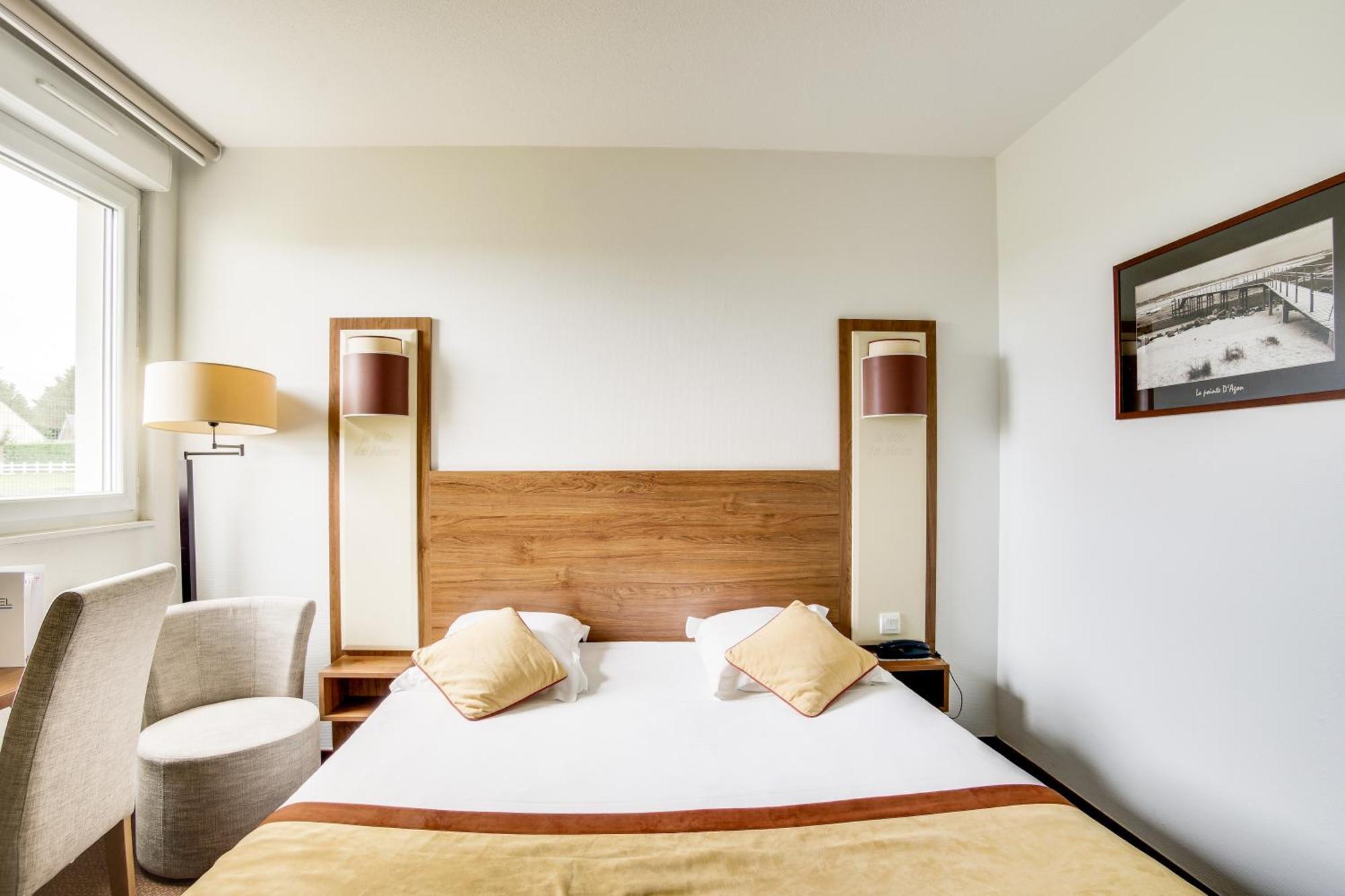 Brit Hotel De La Cote Des Havres Lessay Номер фото